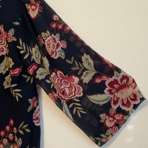 Jessica Simpson for Dillards Navy Floral V-Neck Long Sleeve Blouse 1X - Picture 5 of 11